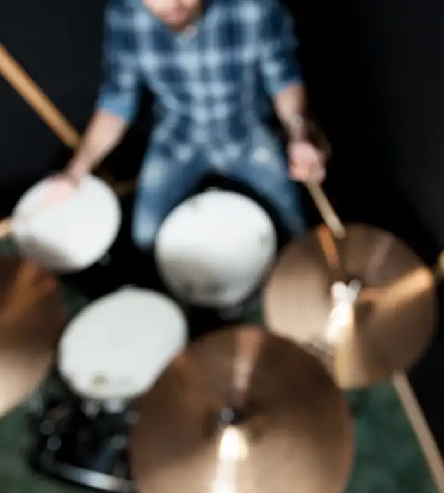 compressed_blurred-drummer